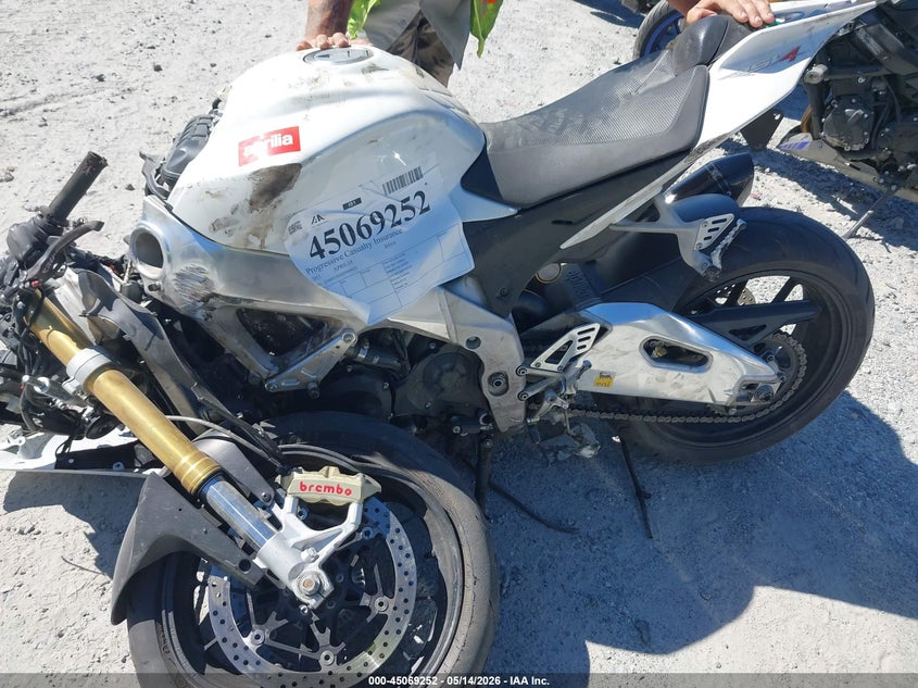 2011 Aprilia Rsv4 R VIN: ZD4RKU011BS000022 Lot: 45069252