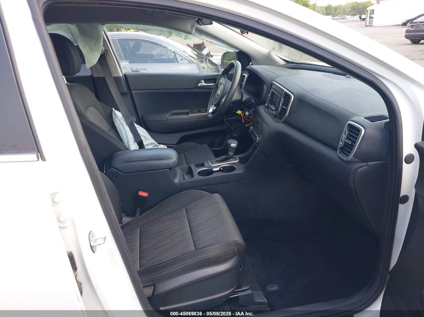 VIN KNDPMCAC7K7518257 2019 KIA SPORTAGE LX