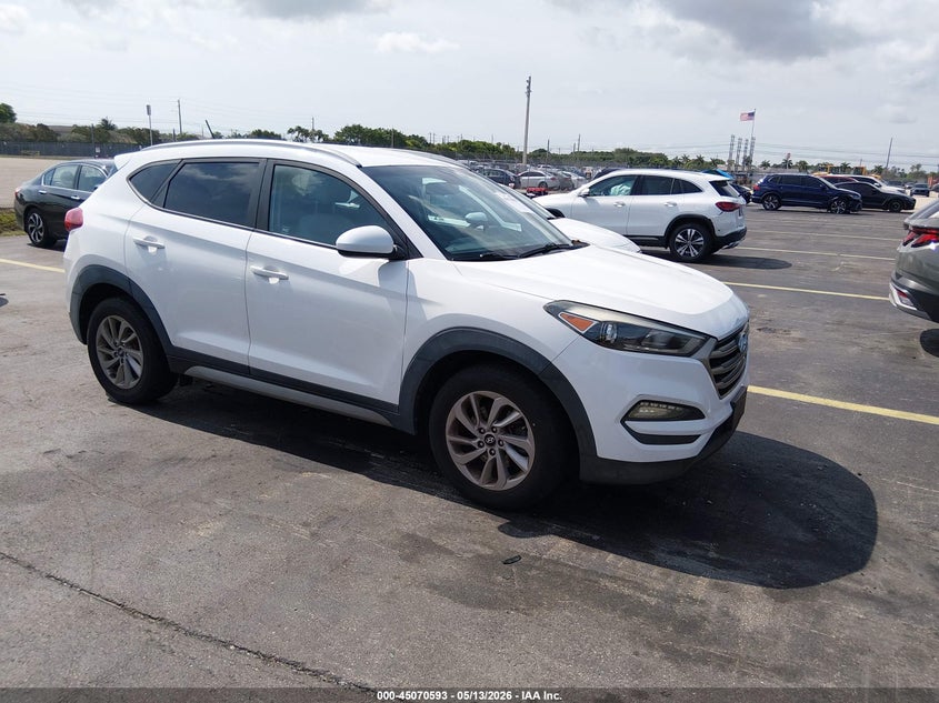 2017 HYUNDAI TUCSON SE