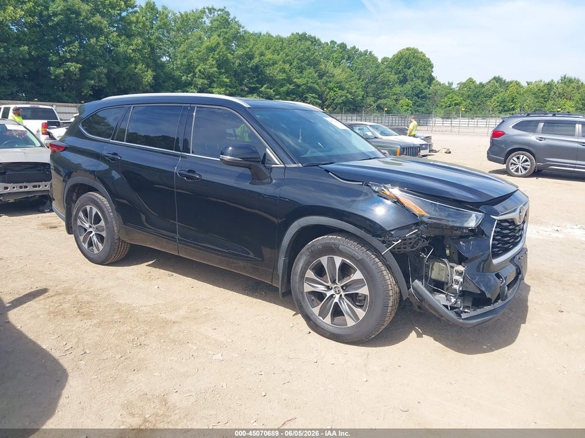 2022 TOYOTA HIGHLANDER auction photo 1