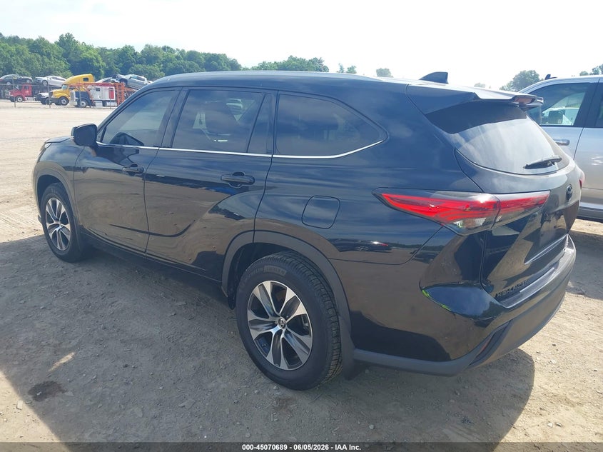 2022 TOYOTA HIGHLANDER auction photo 3