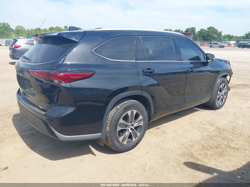 2022 TOYOTA HIGHLANDER auction photo 4
