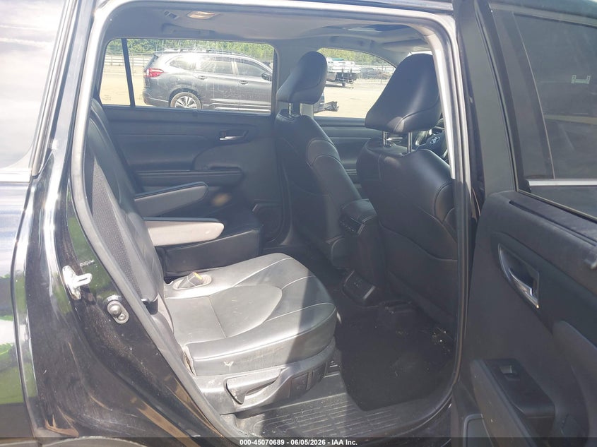 2022 TOYOTA HIGHLANDER auction photo 8