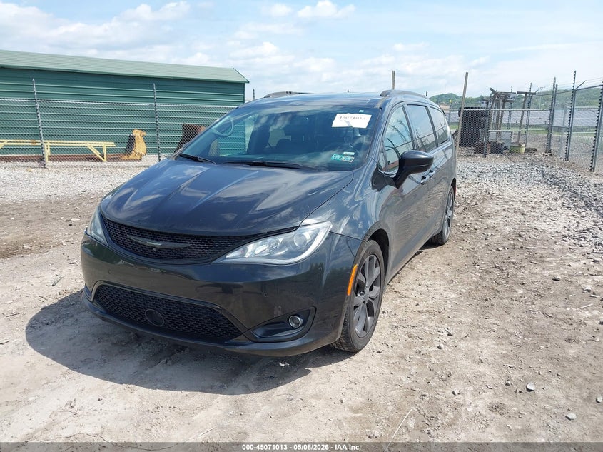 Vin: 2c4rc1bg7lr108608, lot: 45568567, chrysler pacifica touring l 20202