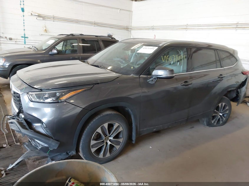 2022 Toyota Highlander Xle 5TDGZRBH0NS236986 photo 1