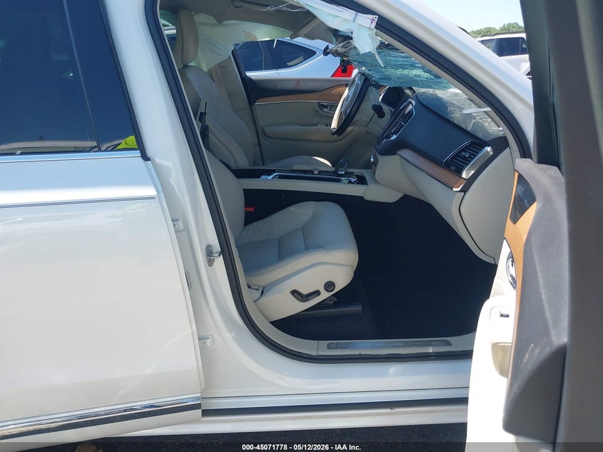 2022 VOLVO XC90 RECHARGE PLUG-IN HYBRID auction photo 5