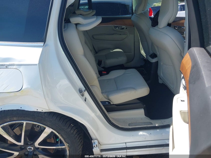 2022 VOLVO XC90 RECHARGE PLUG-IN HYBRID auction photo 8