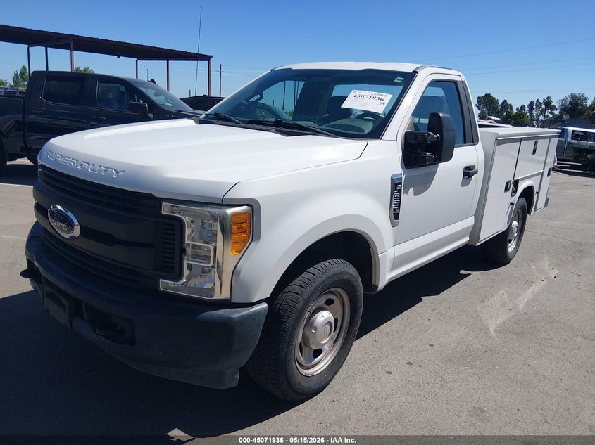 1FDRF3A69HEE07285 2017 Ford F350 F-350 Xl white