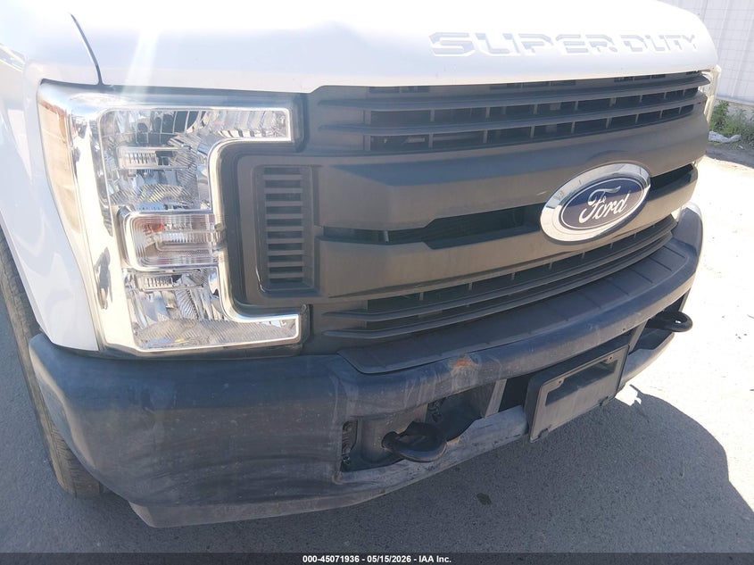 1FDRF3A69HEE07285 2017 Ford F350 F-350 Xl white