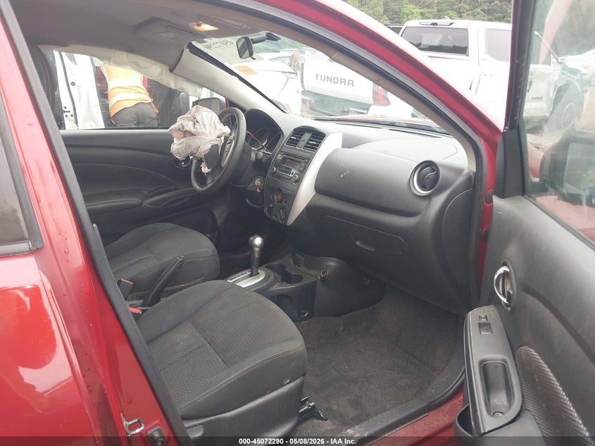 2017 NISSAN VERSA auction photo 5