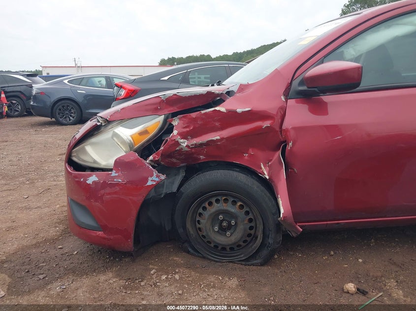 2017 NISSAN VERSA auction photo 6