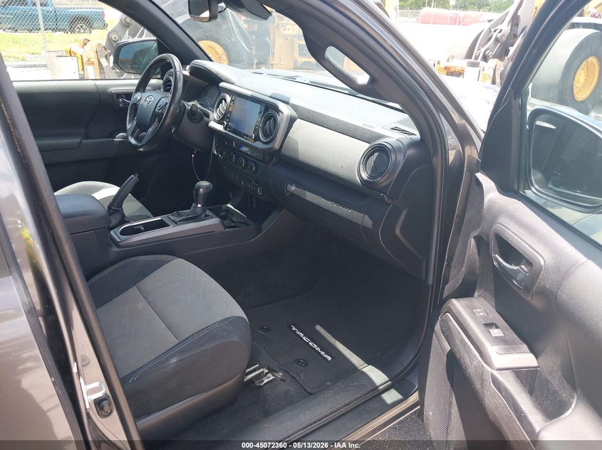 VIN 3TYCZ5AN7NT077046 2022 TOYOTA TACOMA TRD SPORT