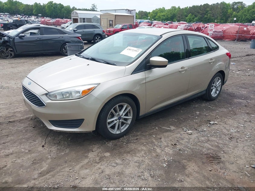 2018 Ford Focus Se 1FADP3F2XJL327759 photo 1