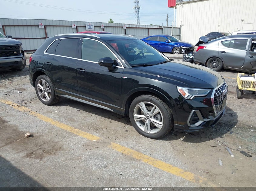 AUDI Q3