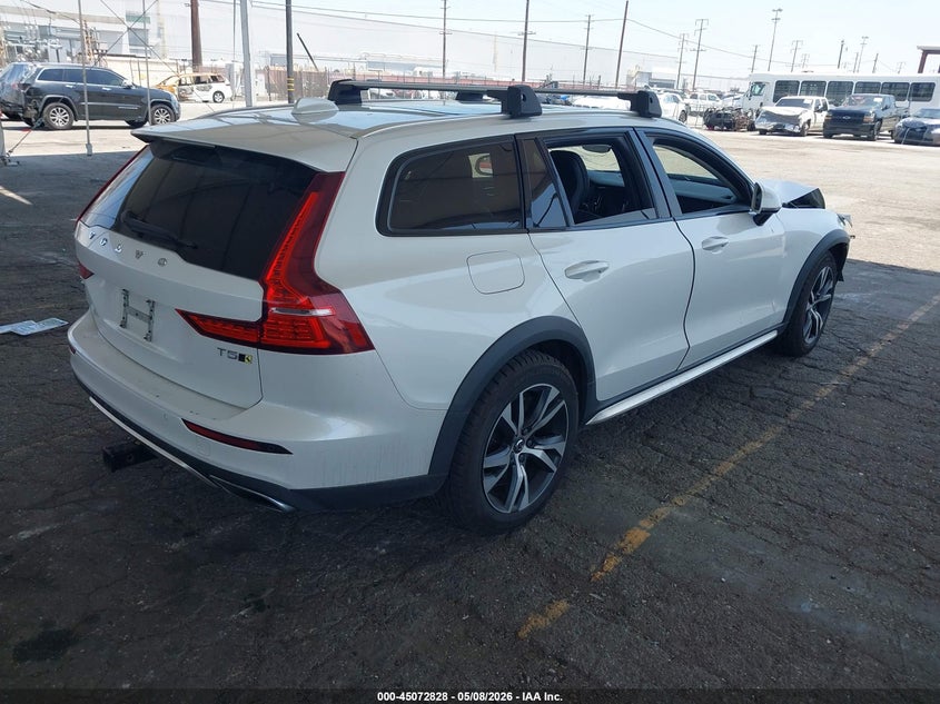 Vin: yv4102wk9l1032921, lot: 45570382, volvo v60 cross country t5 20204