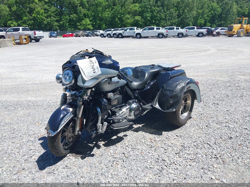 2019 HARLEY-DAVIDSON FLHTCUTG auction photo 2
