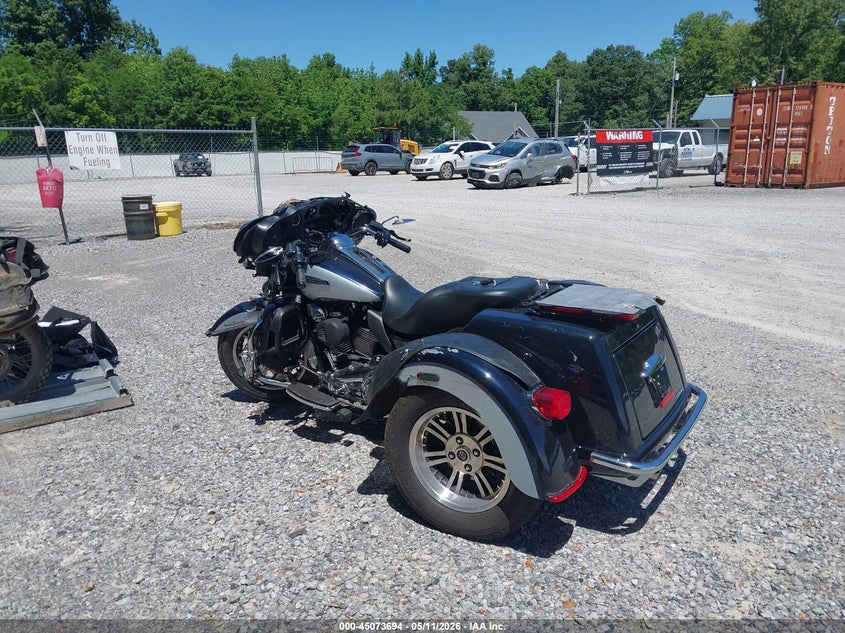 2019 HARLEY-DAVIDSON FLHTCUTG auction photo 3