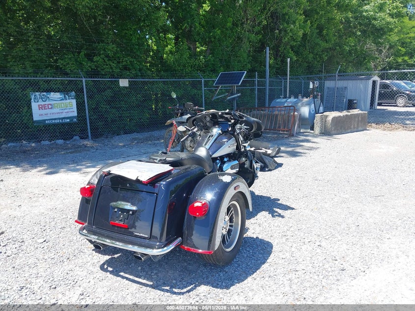 2019 HARLEY-DAVIDSON FLHTCUTG auction photo 4