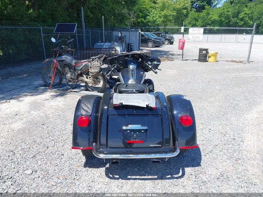 2019 HARLEY-DAVIDSON FLHTCUTG auction photo 6
