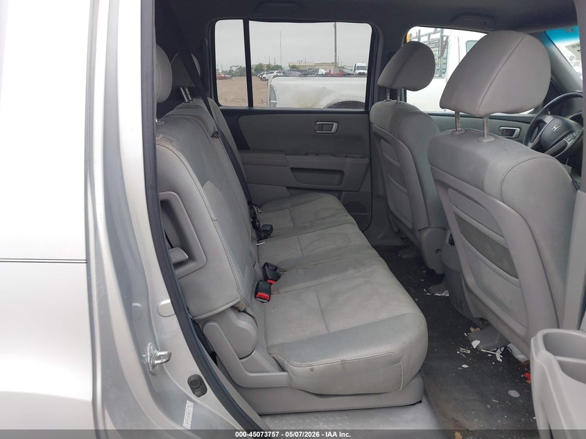 5FNYF3H20BB057358 2011 Honda Pilot 3.5 Lx silver