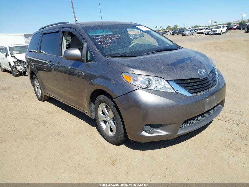 5TDKK3DC8BS010879 TOYOTA SIENNA Photo 1