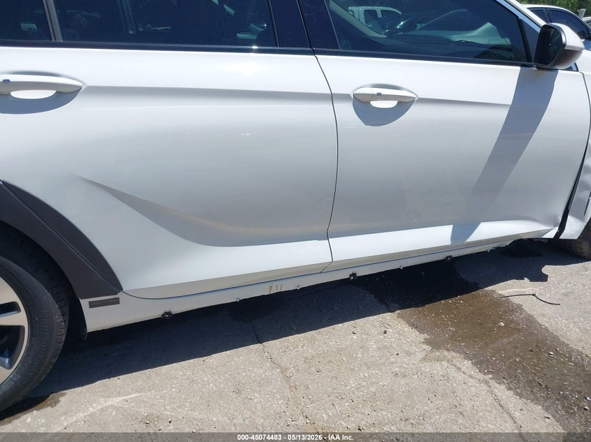 2018 Buick Regal Tourx Essence VIN: W04GV8SX8J1162876 Lot: 45074483