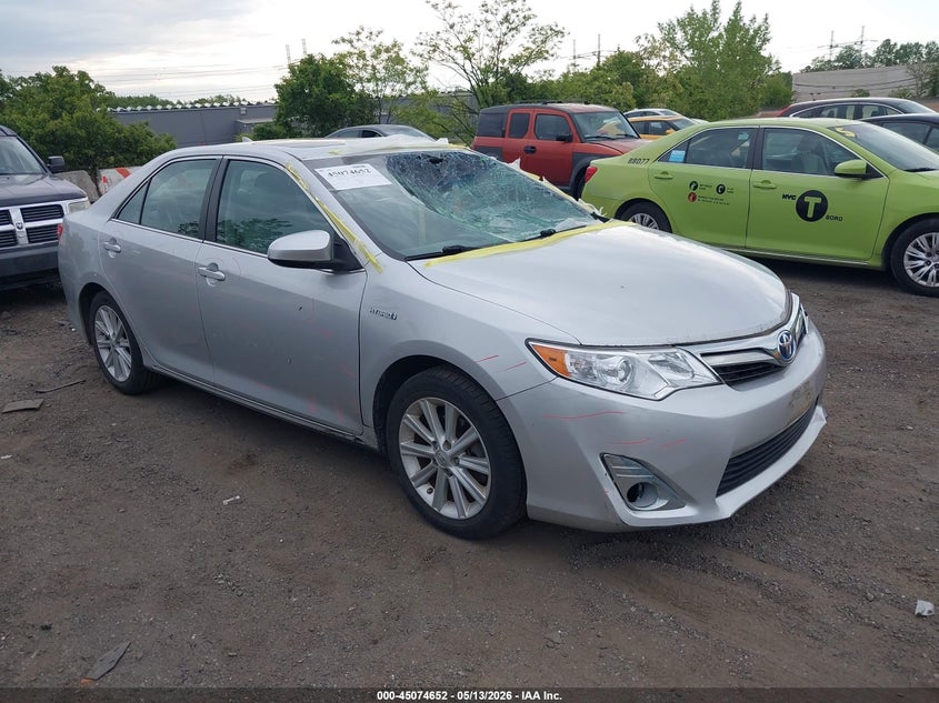 2013 TOYOTA CAMRY HYBRID XLE