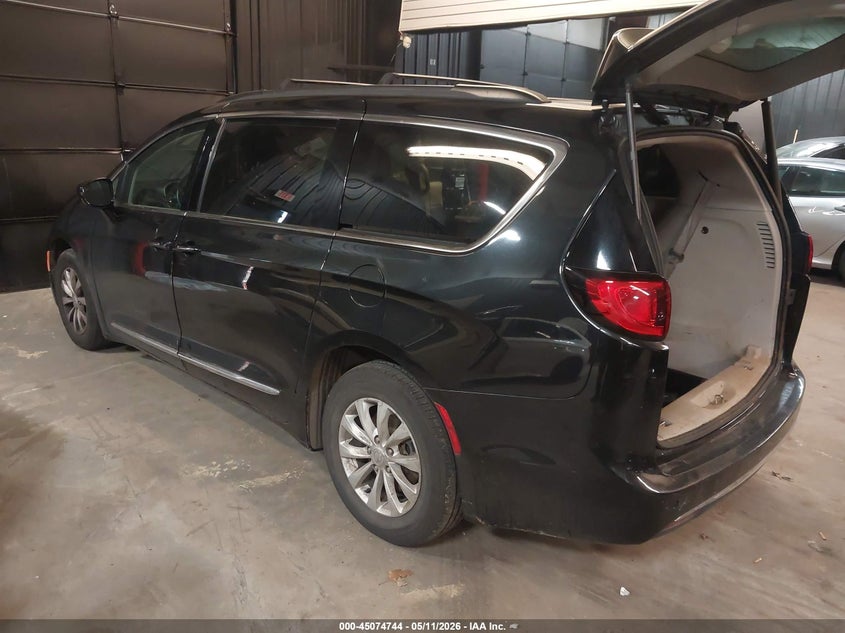 Vin: 2c4rc1bgxhr821851, lot: 45572298, chrysler pacifica touring-l 20173