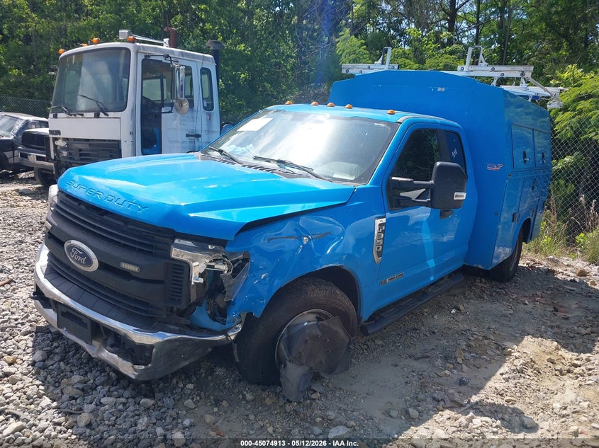1FD8X3GT9JEC29048 2018 FORD F-350 CHASSIS XL photo 1