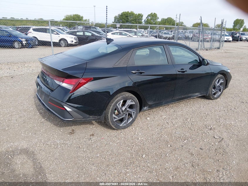 2025 HYUNDAI ELANTRA auction photo 4