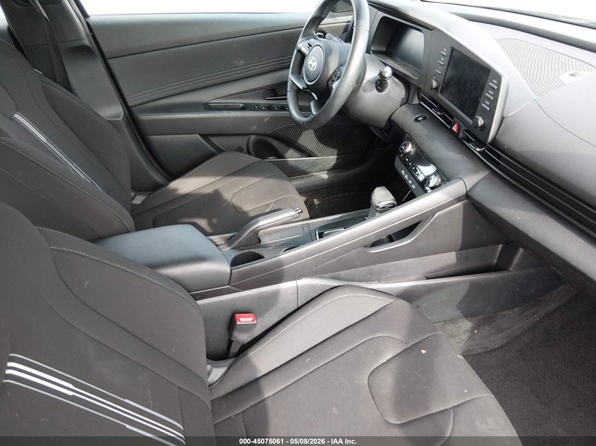 2025 HYUNDAI ELANTRA auction photo 5