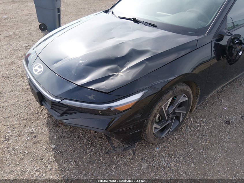 2025 HYUNDAI ELANTRA auction photo 6