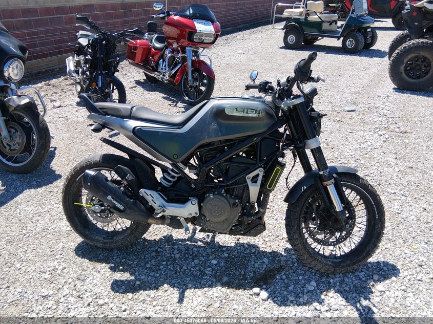 2020 Husqvarna Vitpilen 401/Svartpilen 401 VIN: MD2JUJ406LC263793 Lot: 45076086