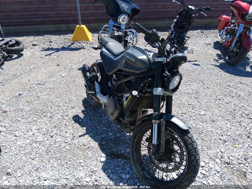 2020 HUSQVARNA VITPILEN 401/SVARTPILEN 401 auction photo 1