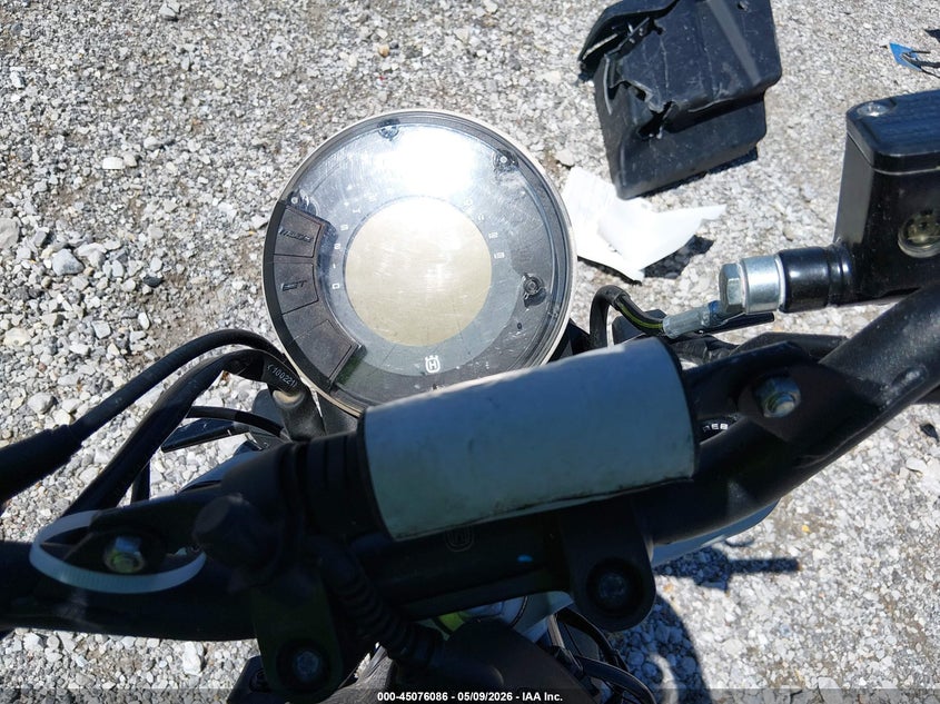 2020 HUSQVARNA VITPILEN 401/SVARTPILEN 401 auction photo 7