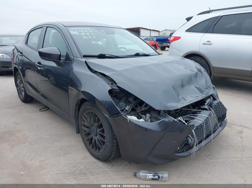 2019 TOYOTA YARIS XLE