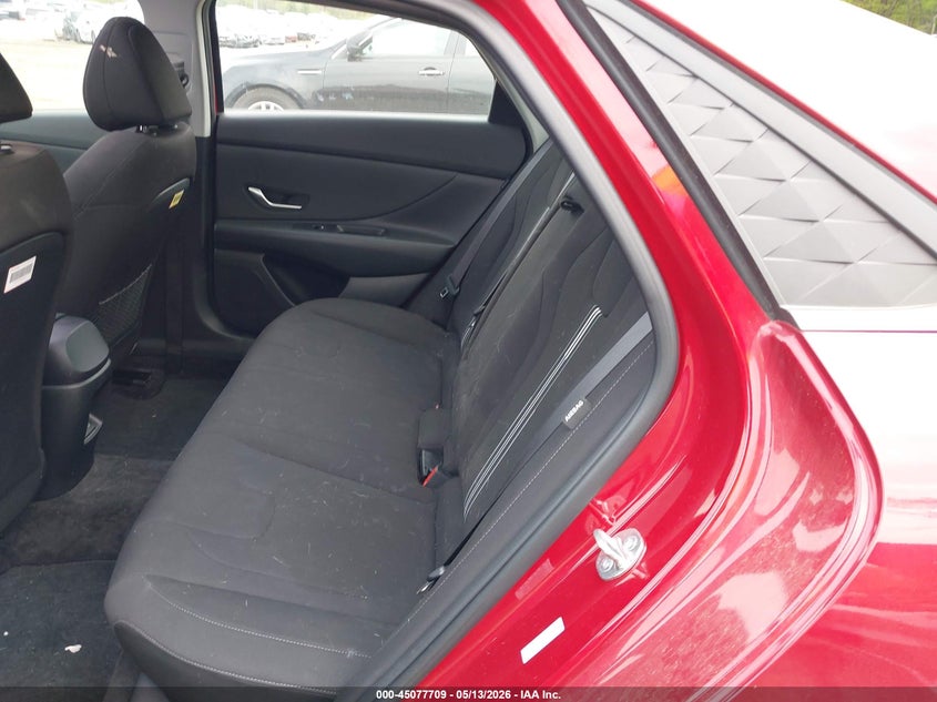 2024 HYUNDAI ELANTRA auction photo 8