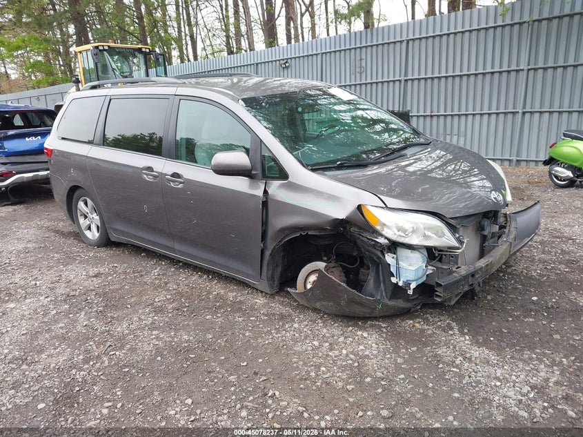 2015 TOYOTA SIENNA