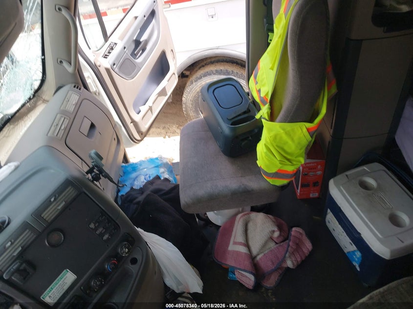 2012 FREIGHTLINER CASCADIA 125 auction photo 6