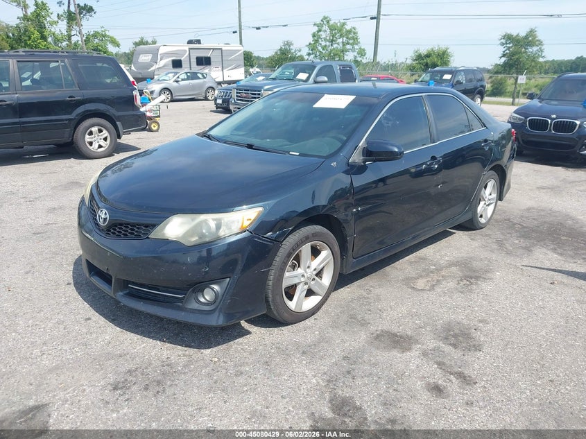 Vin: 4t1bf1fk2eu752493, lot: 45577983, toyota camry se 20142
