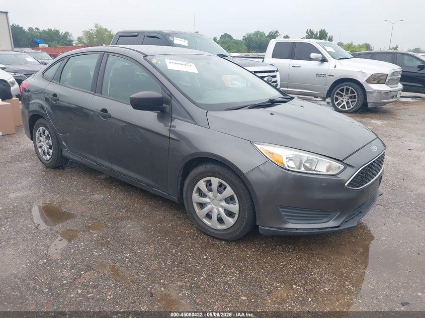 Vin: 1fadp3e2xjl229283, lot: 45577986, ford focus s 2018 img_1