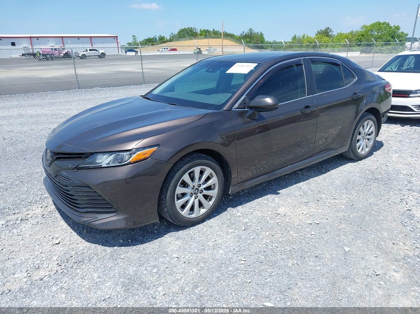 2018 Toyota Camry Le 4T1B11HK2JU507893 photo 1