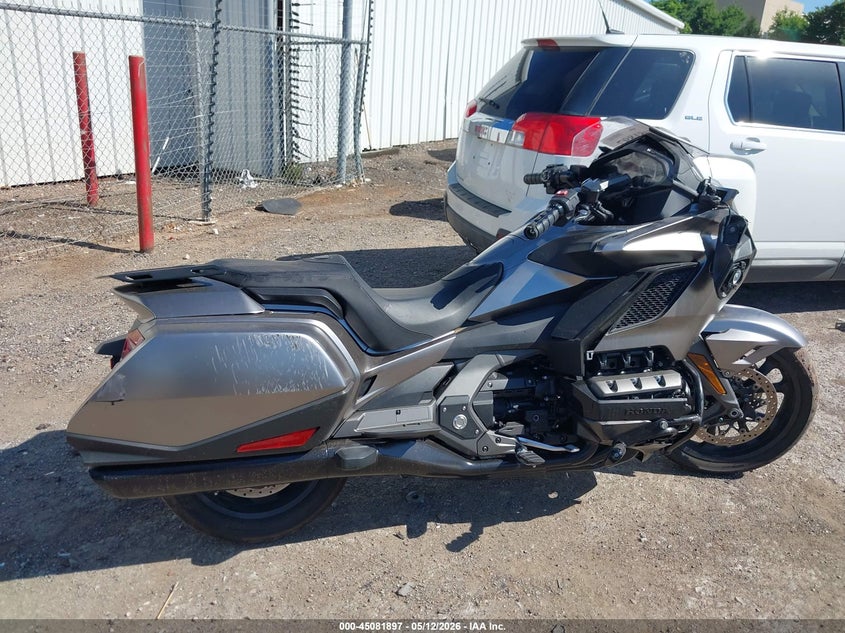 VIN JH2SC7911JK000235 2018 HONDA GL1800 B