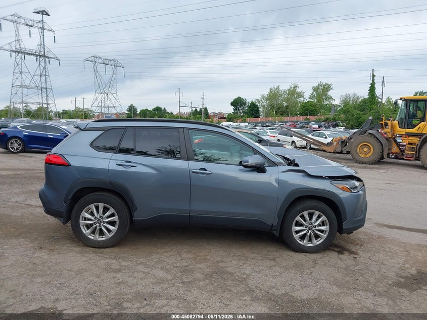 2022 Toyota Corolla Cross Le VIN: 7MUCAABG2NV006256 Lot: 45082794