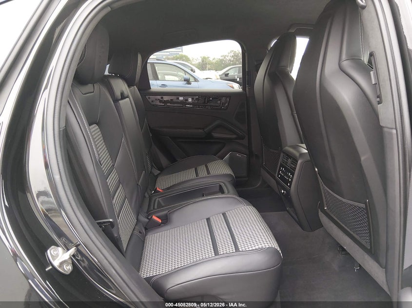 2026 PORSCHE CAYENNE COUPE auction photo 8