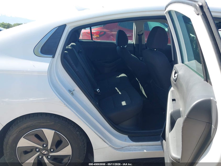 2018 HYUNDAI IONIQ HYBRID auction photo 8