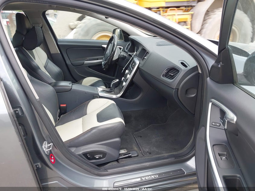 2016 VOLVO S60 CROSS COUNTRY auction photo 5