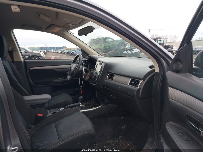 2018 MITSUBISHI OUTLANDER auction photo 5