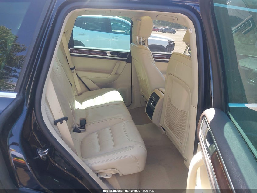 2014 Volkswagen Touareg 3.6L Lux VIN: WVGEF9BP0ED014303 Lot: 45086086