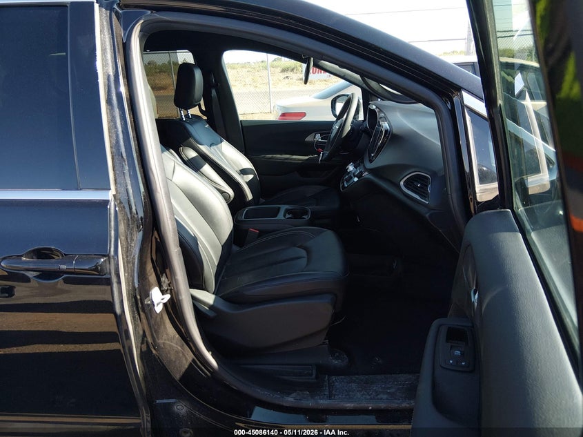 2025 CHRYSLER PACIFICA auction photo 5